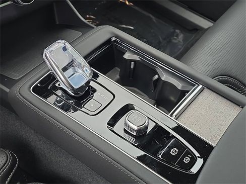 New 2026 Volvo XC90 B6 Ultra w/ Protection Package Premier image 16