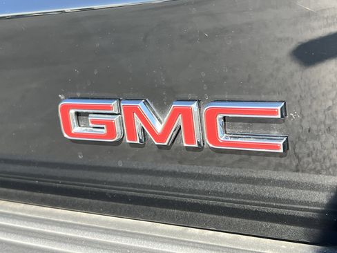 Used 2025 GMC Yukon XL Denali image 8