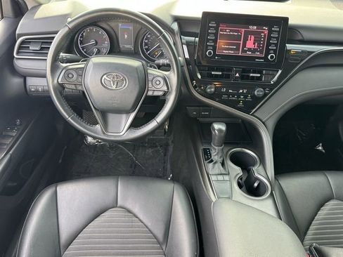 Used 2022 Toyota Camry SE image 11