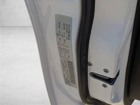 Used 2020 Jeep Cherokee Limited image 22