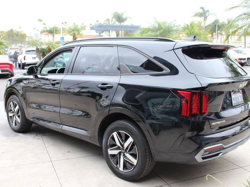Used 2023 Kia Sorento S w/ Panoramic Sunroof Package image 7