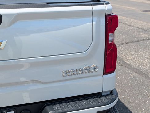 Used 2022 Chevrolet Silverado 1500 High Country w/ High Country Premium Package AWD/4WD image 6