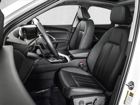 Certified 2025 Audi Q5 Premium w/ Convenience Package AWD/4WD image 17