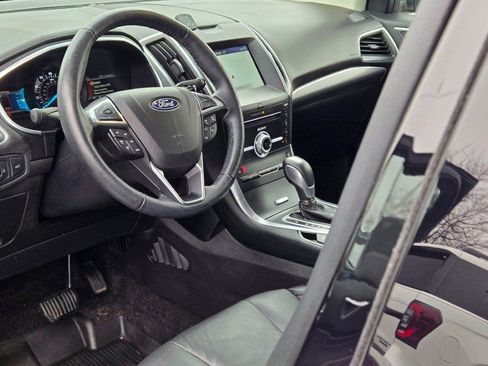 Used 2018 Ford Edge Titanium w/ Technology Package image 24