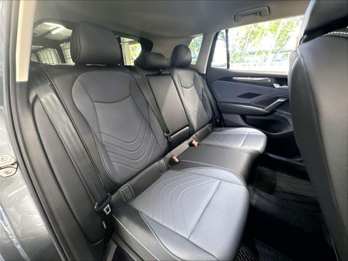 New 2026 Volkswagen Tiguan SE FWD image 10