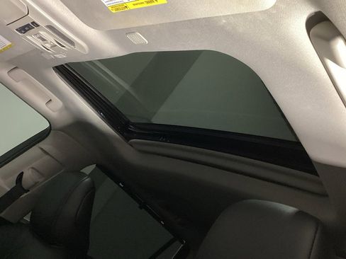 Certified 2023 Toyota Highlander XLE image 3