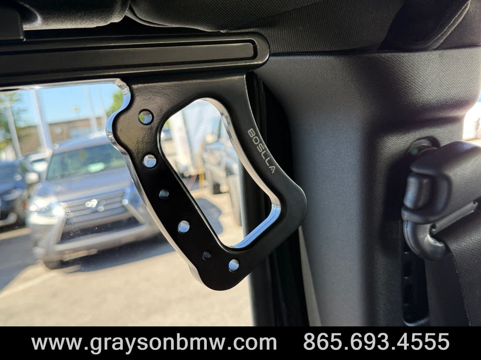 Used 2015 Jeep Wrangler Unlimited Sahara w/ Connectivity Group AWD/4WD image 27