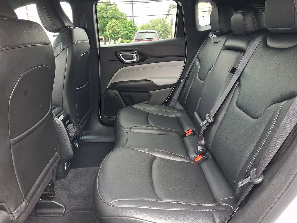 Used 2025 Jeep Compass Limited AWD/4WD image 12