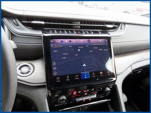 Certified 2023 Jeep Grand Cherokee Overland image 16