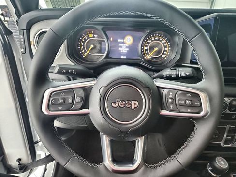 New 2026 Jeep Wrangler Unlimited Sahara AWD/4WD image 22