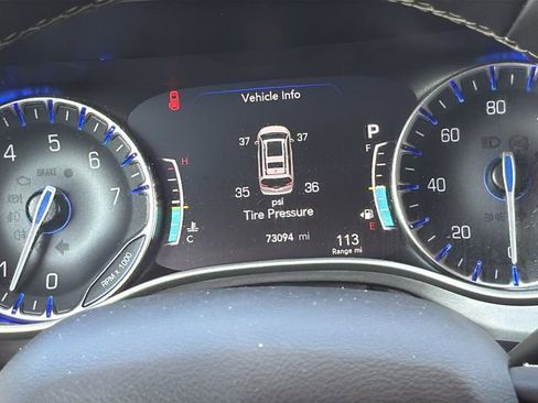Used 2023 Chrysler Pacifica Touring-L FWD image 21