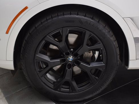 Used 2023 BMW X7 xDrive40i w/ Parking Assistance Package image 11