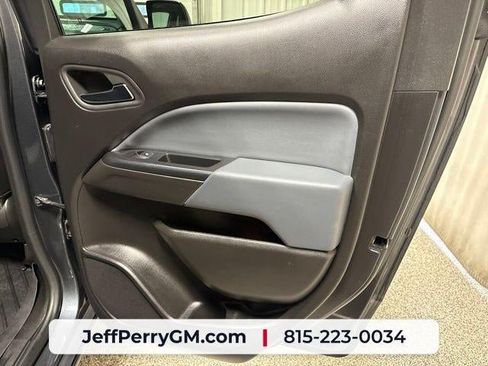 Used 2017 Chevrolet Colorado Z71 AWD/4WD image 25