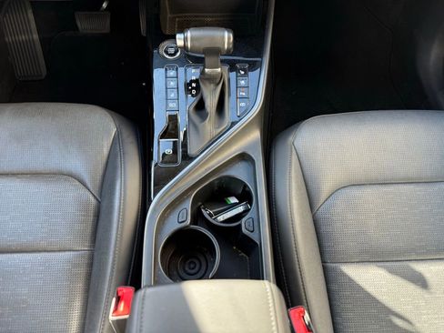 Used 2023 Kia Niro SX image 12