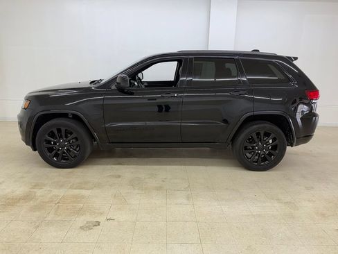Used 2020 Jeep Grand Cherokee Altitude AWD/4WD image 2