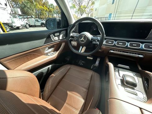 Used 2024 Mercedes-Benz GLS 580 GLS 580 w/ Warmth & Comfort Package image 9