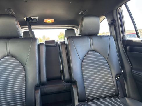 Used 2025 Toyota Highlander XSE AWD/4WD image 40