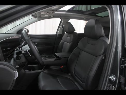 Certified 2025 Hyundai Tucson SEL AWD/4WD image 5