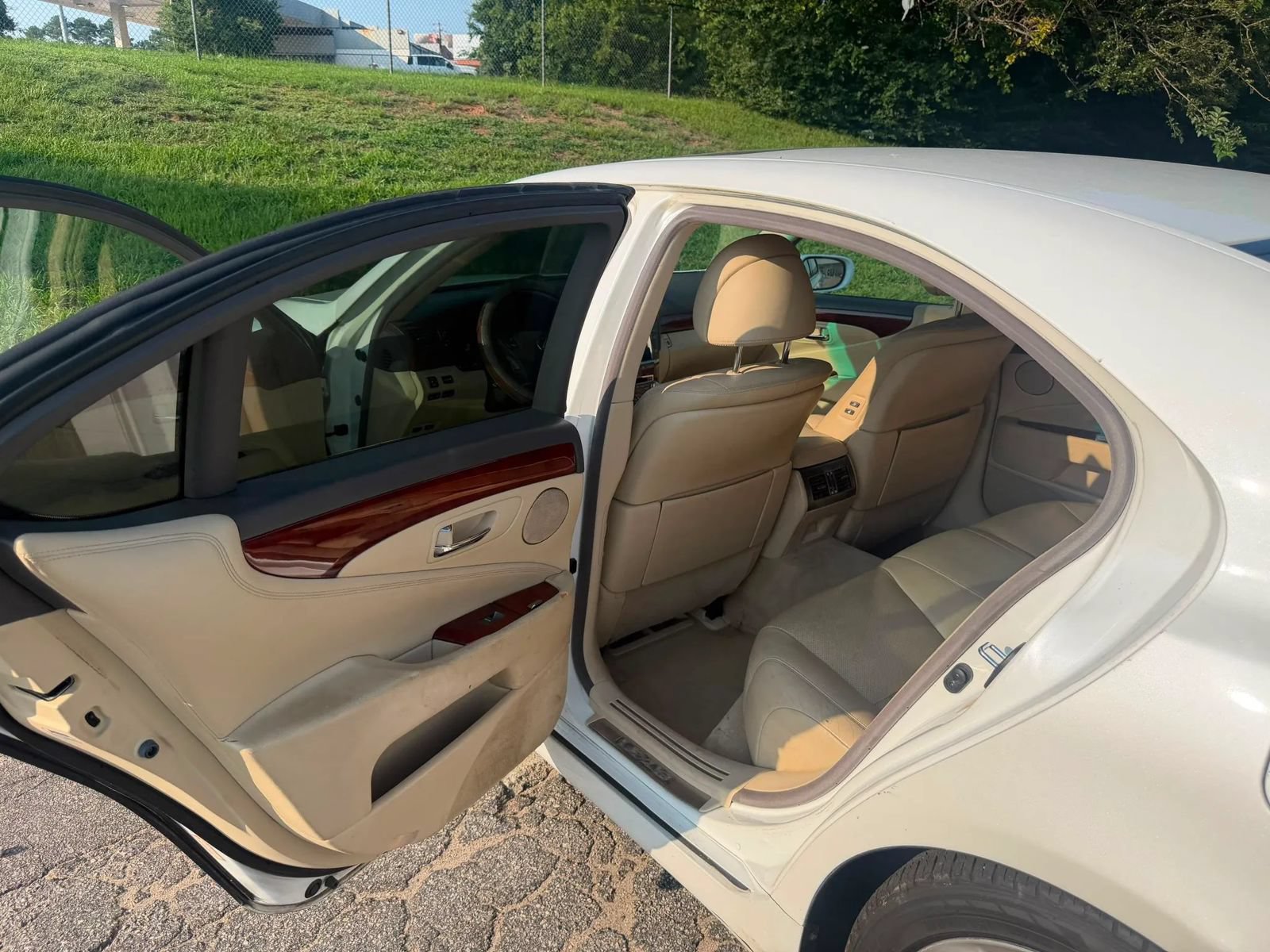 Used 2011 Lexus LS 460 w/ Comfort Pkg RWD image 12