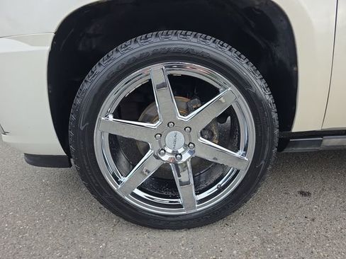 Used 2010 Cadillac Escalade ESV Premium AWD/4WD image 28