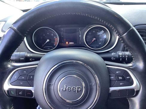 Used 2018 Jeep Compass Latitude FWD image 16