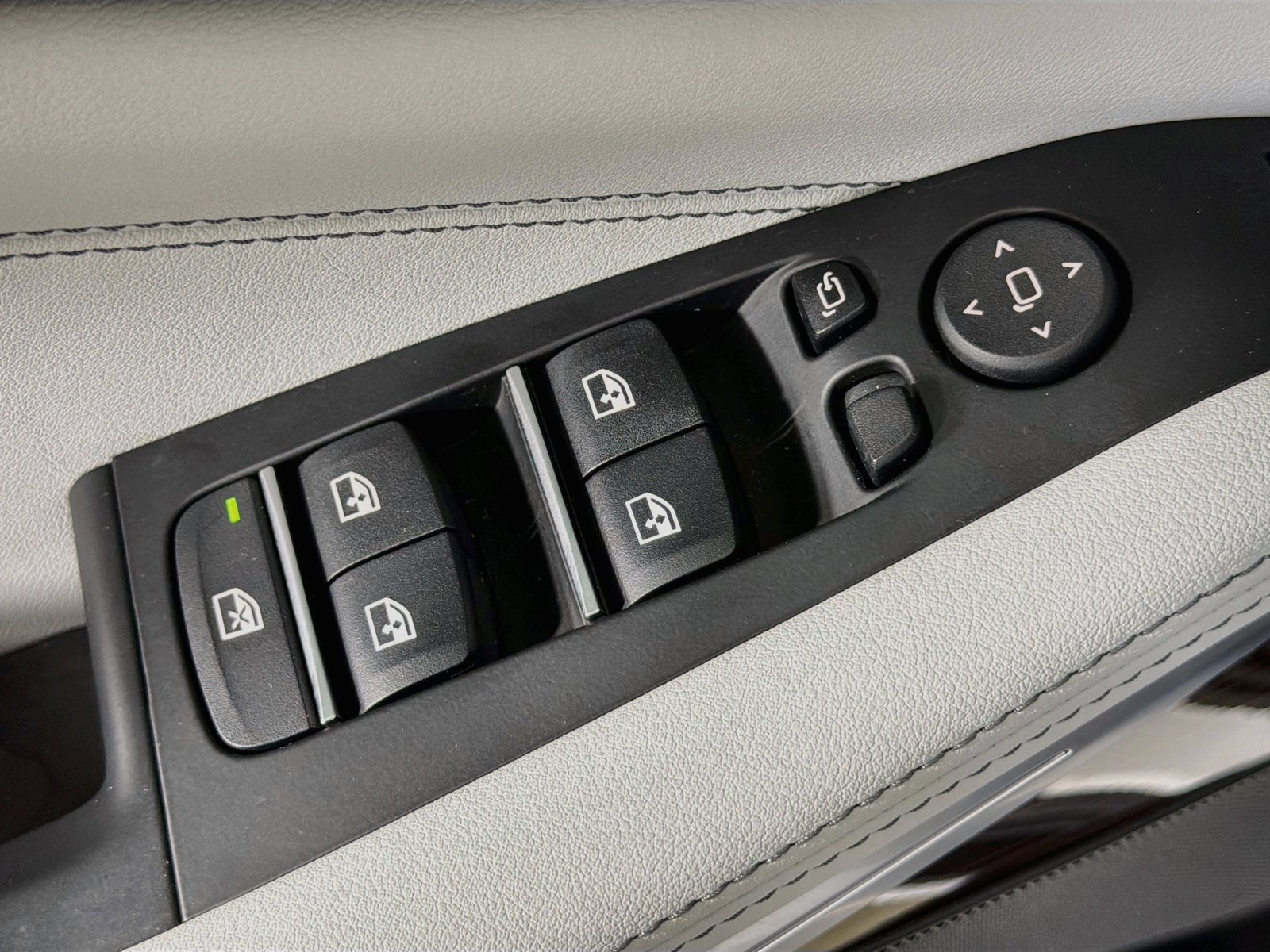 Used 2026 BMW X5 sDrive40i w/ Premium Package RWD image 18
