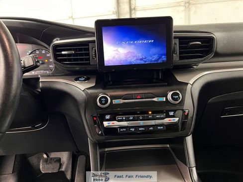 Used 2020 Ford Explorer XLT w/ Comfort Package RWD image 39