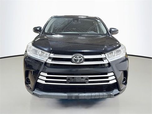 Used 2019 Toyota Highlander LE image 3