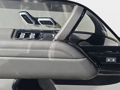 Certified 2025 Land Rover Range Rover Sport Dynamic SE image 29