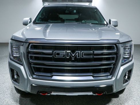 Used 2023 GMC Yukon AT4 w/ AT4 Premium Package AWD/4WD image 4