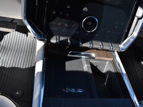 Used 2024 GMC Acadia Denali image 21