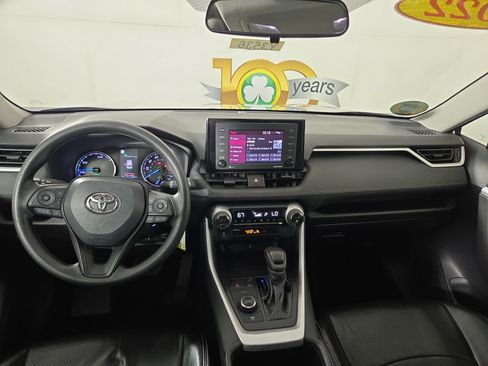 Used 2022 Toyota RAV4 LE AWD/4WD image 12
