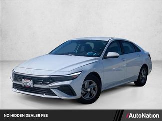 Used 2025 Hyundai Elantra SE FWD video 1