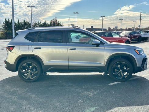 Used 2025 Volkswagen Taos SEL w/ Black Wheel Plus Package image 4