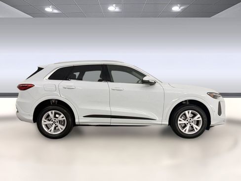 Certified 2025 Audi Q5 Premium w/ Convenience Package AWD/4WD image 7