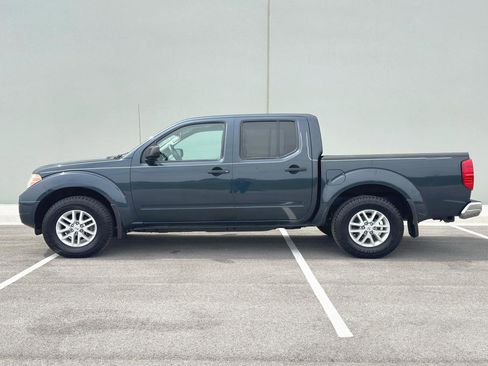 Used 2017 Nissan Frontier SV AWD/4WD image 2