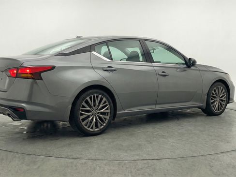 Used 2025 Nissan Altima 2.5 SV image 9