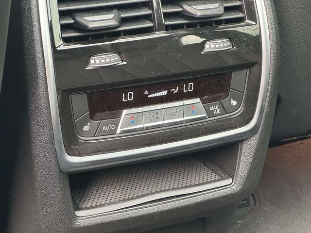 Used 2025 BMW X5 xDrive50e AWD/4WD image 18