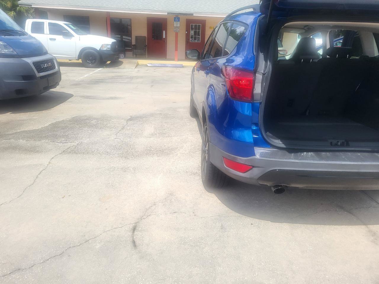 Used 2019 Ford Escape SE w/ SE Sport Appearance Package AWD/4WD image 29