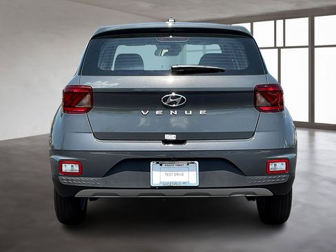 New 2025 Hyundai Venue SE image 4