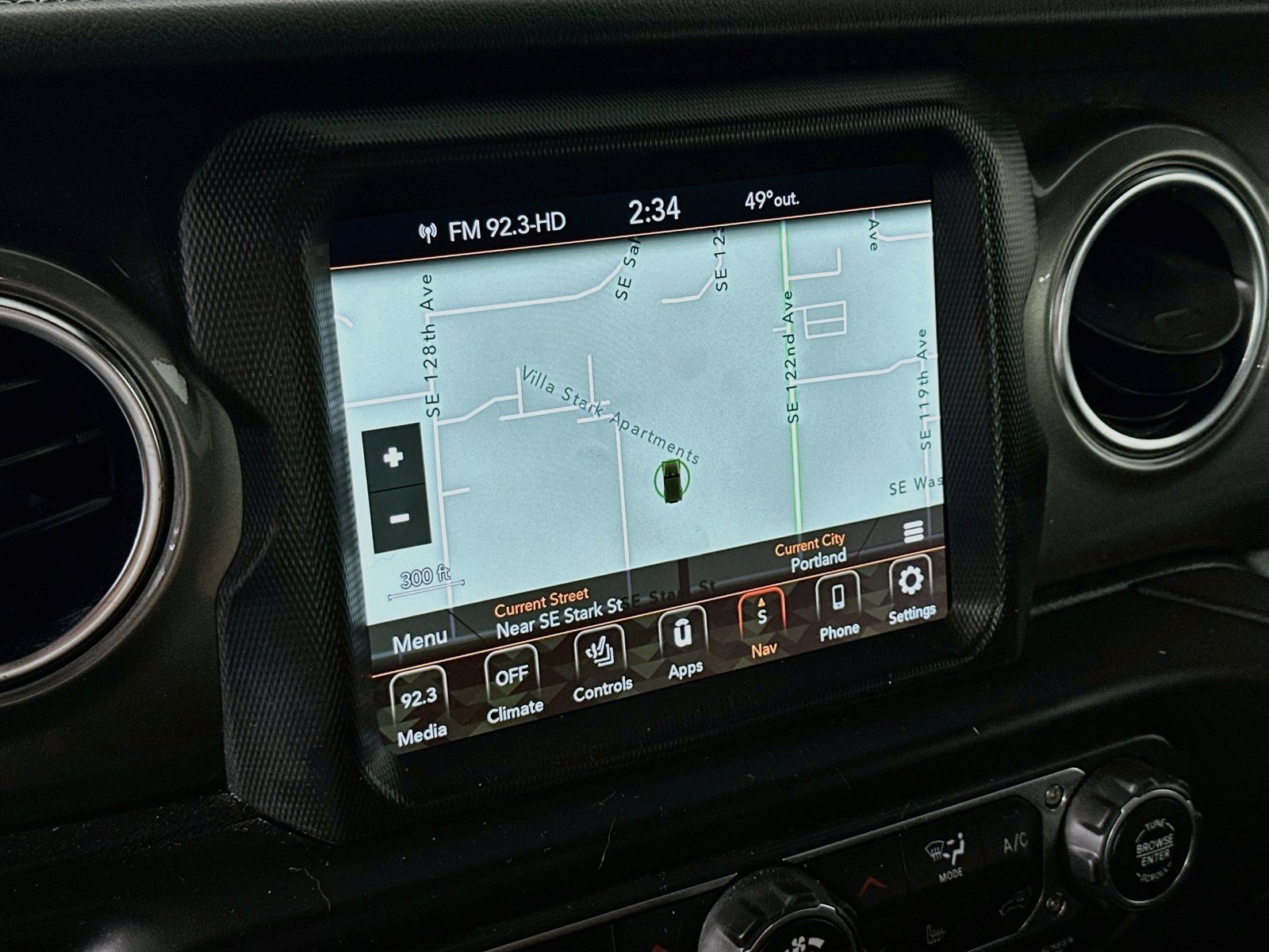 Used 2022 Jeep Wrangler Unlimited Sahara w/ Cold Weather Group AWD/4WD image 14