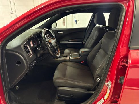 Used 2015 Dodge Charger SE w/ Popular Equipment Group image 9