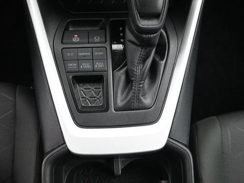 Used 2025 Toyota RAV4 XLE AWD/4WD image 20