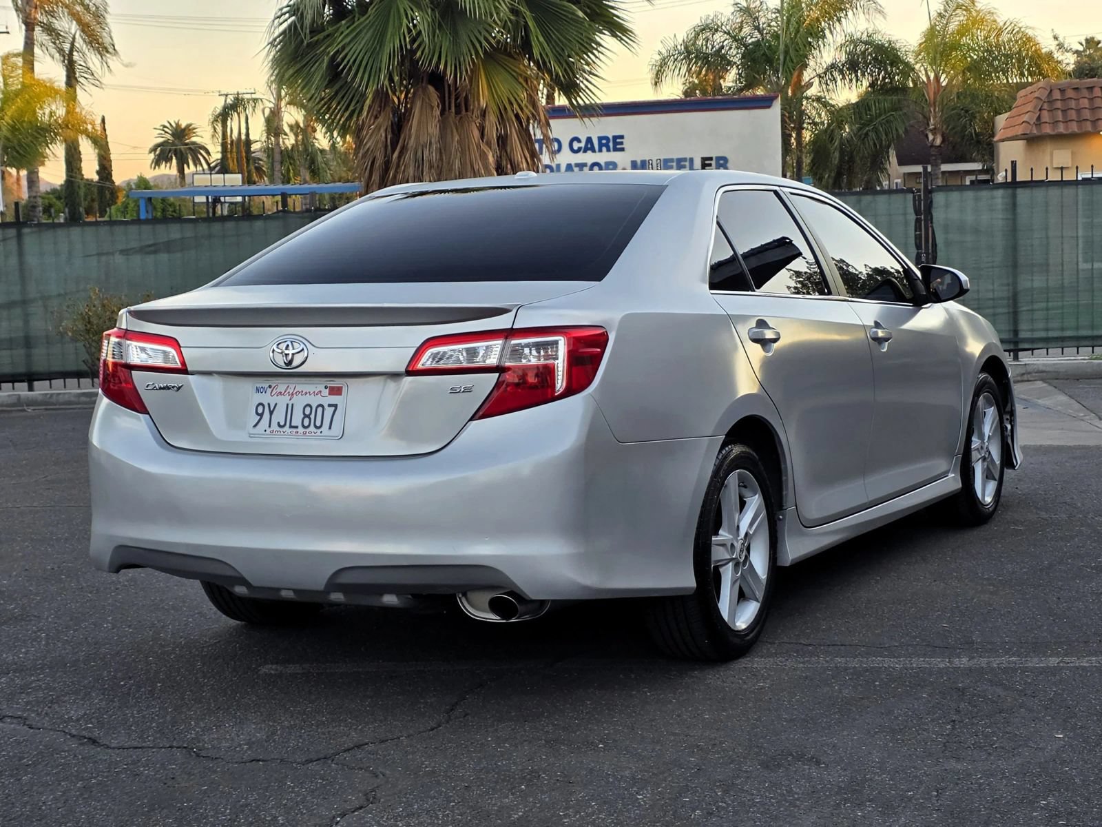 Used 2012 Toyota Camry SE FWD image 3