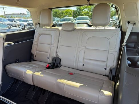 Used 2022 Lincoln Navigator Reserve image 19