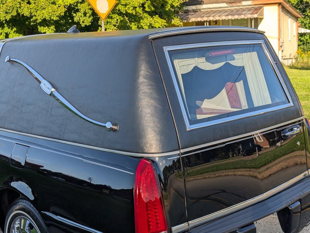 Used 2009 Cadillac DTS Hearse FWD image 24