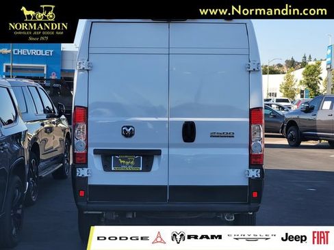 Used 2023 RAM ProMaster 2500 FWD image 5