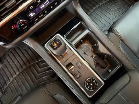 Used 2025 Nissan Pathfinder SL w/ Lighting Package (N92) image 24