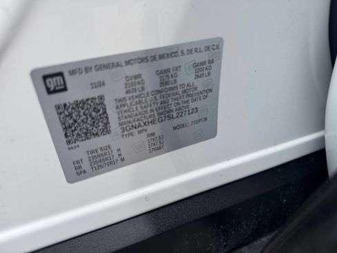 Used 2025 Chevrolet Equinox LT FWD image 28