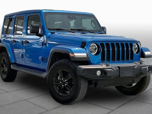 Used 2022 Jeep Wrangler Unlimited Sahara AWD/4WD image 3